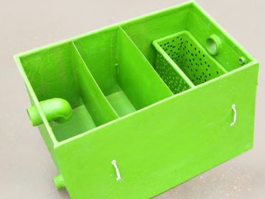 Bể tách mỡ làm từ vật liệu composite chất lượng cao thay vì vật liệu inox truyền thống