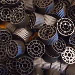 Gốm sứ, kim loại và nhựa là 3 chất liệu vật liệu đệm chính