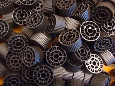 Gốm sứ, kim loại và nhựa là 3 chất liệu vật liệu đệm chính